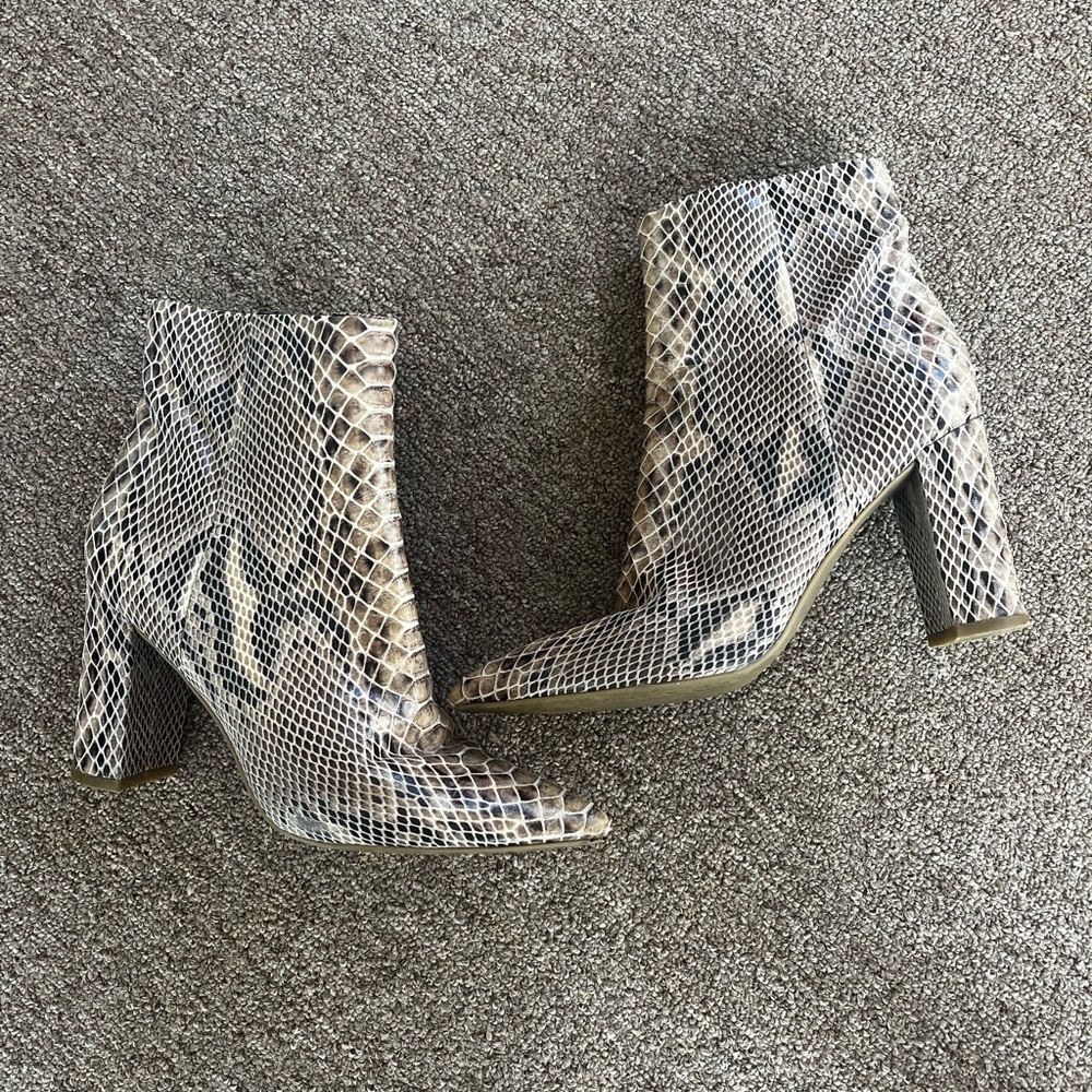 Marc Fisher Retire Snakeskin Pointed Toe Block Heeled Ankle Boots Sz‎ 7